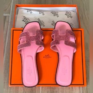 HERMES
Suede Goatskin Crystal Powder Oran Sandals 39 Bois De Ros.